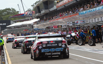 thumb Cars in pitlane at this weekend's Clipsla 500