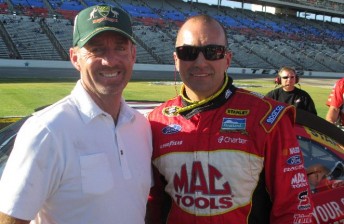 thumb Pampling and Ambrose on pit road