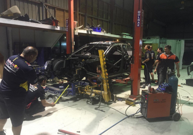 Lowndes' car undergoing repairs on Saturday night. pic: @leemo_s via twitter