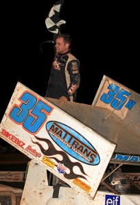 Madsen-HogsBreath_International_02360 Ian Madsen celebrating after tonight's victory in the Hogs Breath Cafe Sprintcar International. Pic: Paul Carruthers