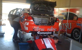thumb The Fujitsu Racing crew work away on changing the diffs after the first practice session