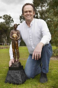 thumb Sculptor Stephen Glassborow with prototype statue