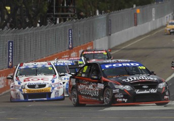 th Jonathan Webb leads Andrew Jones into Turn 1