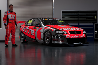 car Jamie Whincup, standing with Lowndes' #888 Commodore VE