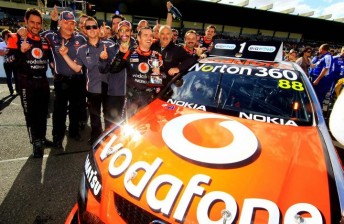 thumb TeamVodafone celebrates Whincup's win in Race 26
