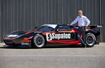 thumb Kevin Weeks with his Ford GT40