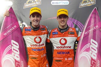thumb TeamVodafone's Jamie Whincup and Sebastien Bourdais