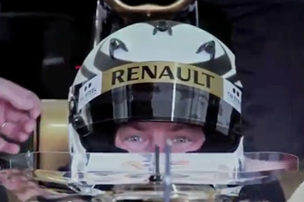 thumb Kimi Raikkonen in the 2010-spec Renault at Valencia