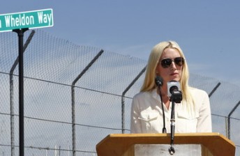 thumb Susie Wheldon unveiling Dan Wheldon Way in St. Petersburg