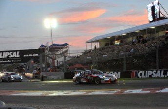 thumb Alex Davison leads the pack at the Clipsal 500