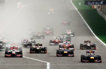 thumb Sebastian Vettel leads the field at the start of the Bahrain GP