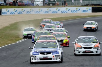 Hanley leads the NZV8 Ute pack at Hampton Downs