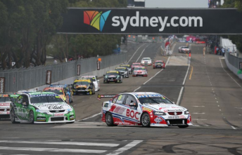 Jason Bright leads David Reynolds at last year's Sydney 500