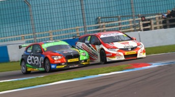 Shedden takes win after final corner move at Donington Park