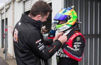 Tander assists Ingall in the pitlane