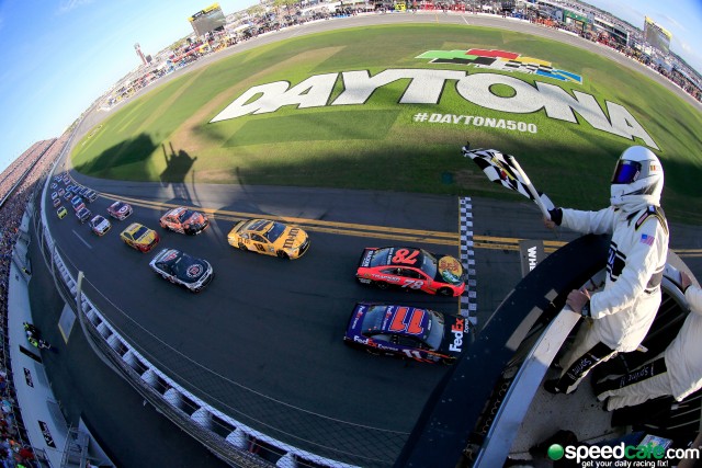 Hamlin takes victory by a nose over Martin Truex jr in a photo finish