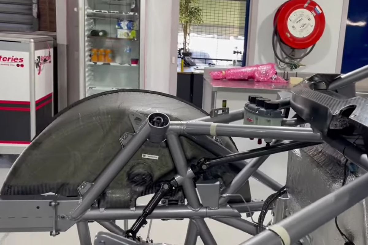The unusual Gen3 steering column design
