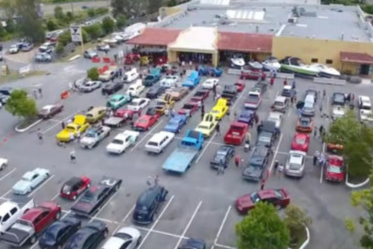 WATCH Lloyds Classic Car Auction